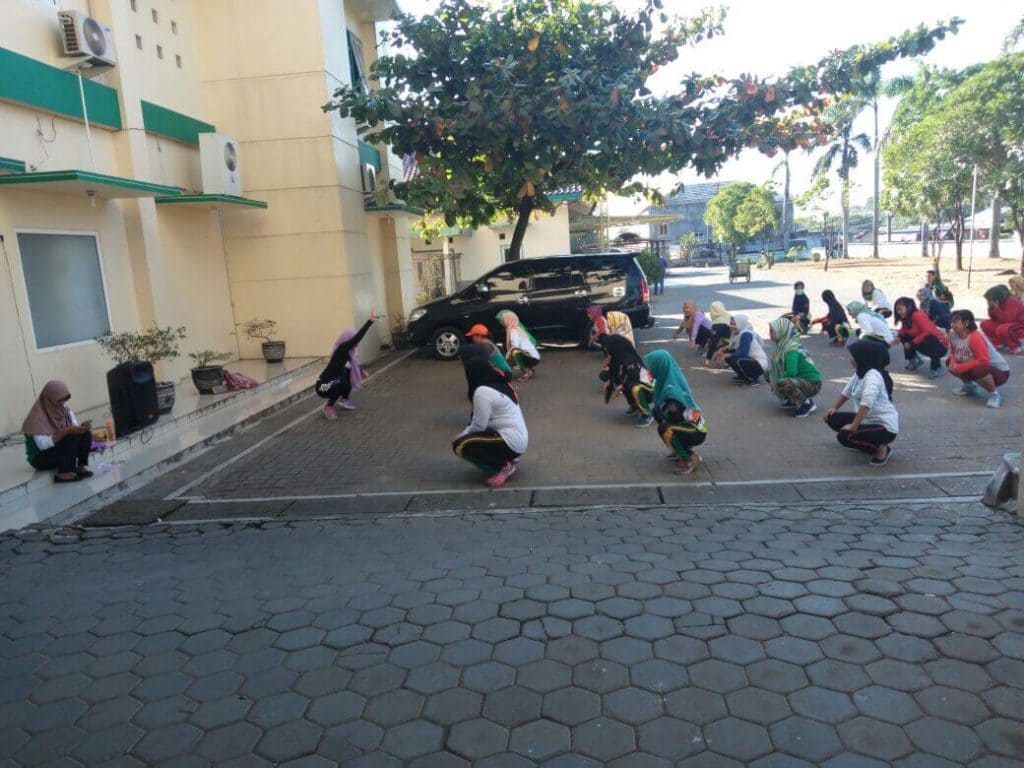 senam sehat karyawan 