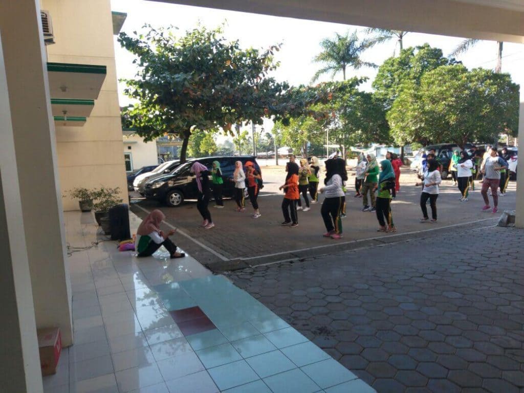 senam sehat karyawan 