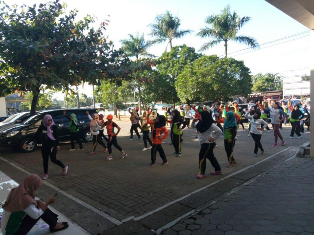 senam sehat karyawan 