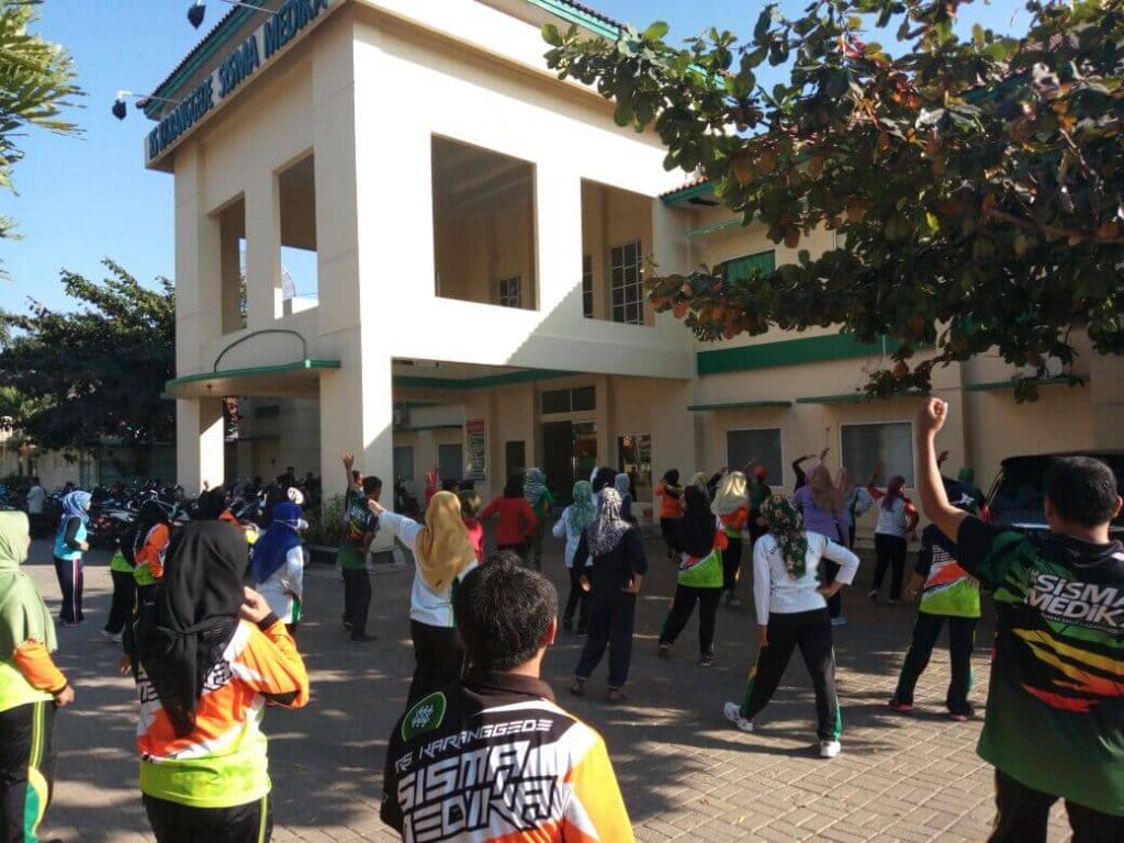 senam sehat karyawan 