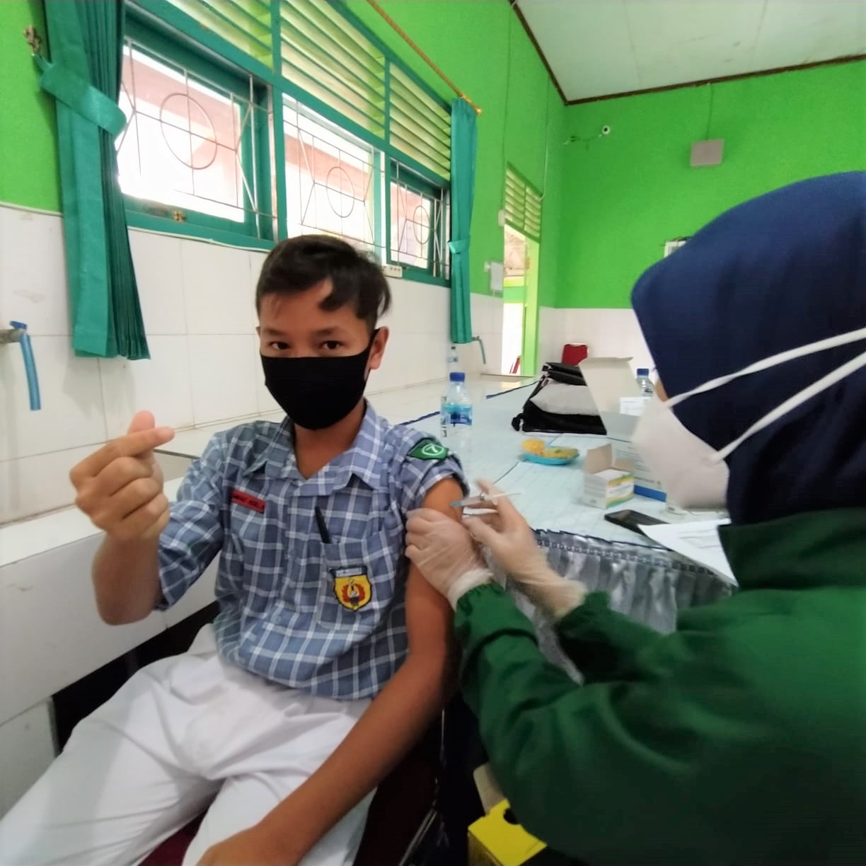 Vaksinasi-Sinovac-Siswa-SMPN-1-Karanggede.